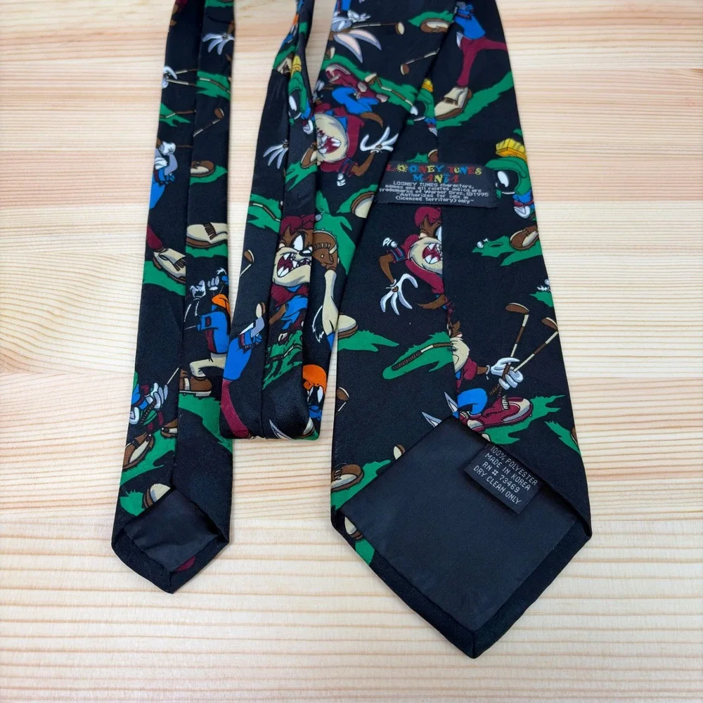 VTG 95 Looney Tunes Mania Golf Tie Men Black Bugs Bunny Marvin Martian Taz Daffy